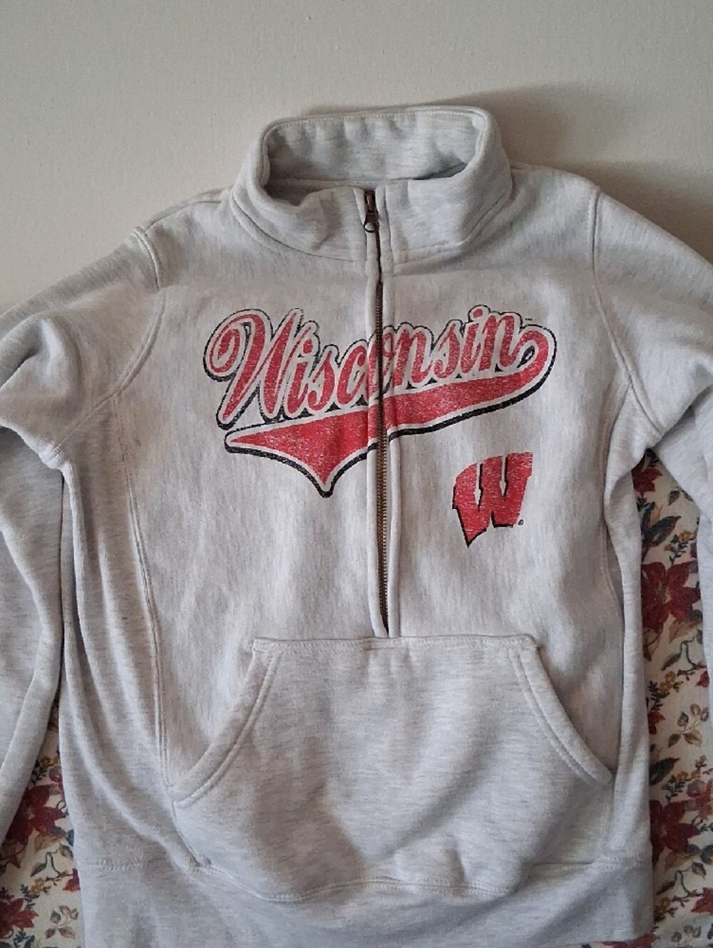 Rivalry Threads Wisconsin Light Gray Half-Zip Sweatshirt with Red Logo - Picture 7 of 7